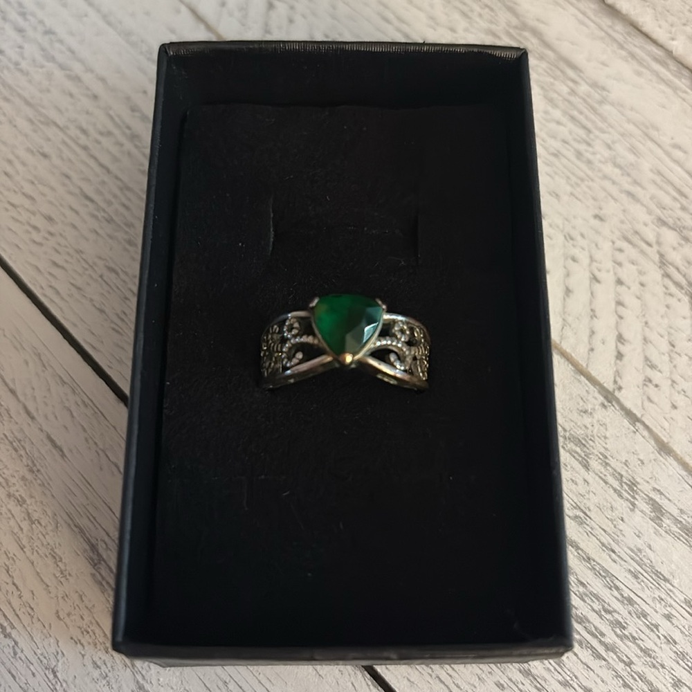Vintage Sterling silver 925 marked Emerald Gem stone ring size 6 pre owned